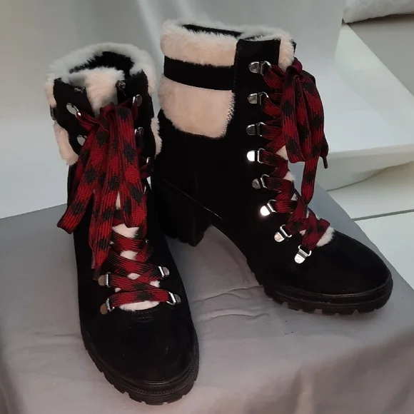 JellyPop Striking Black and Red Heeled Boots for Elegance - Women's Size 9M - Picture 1 of 15